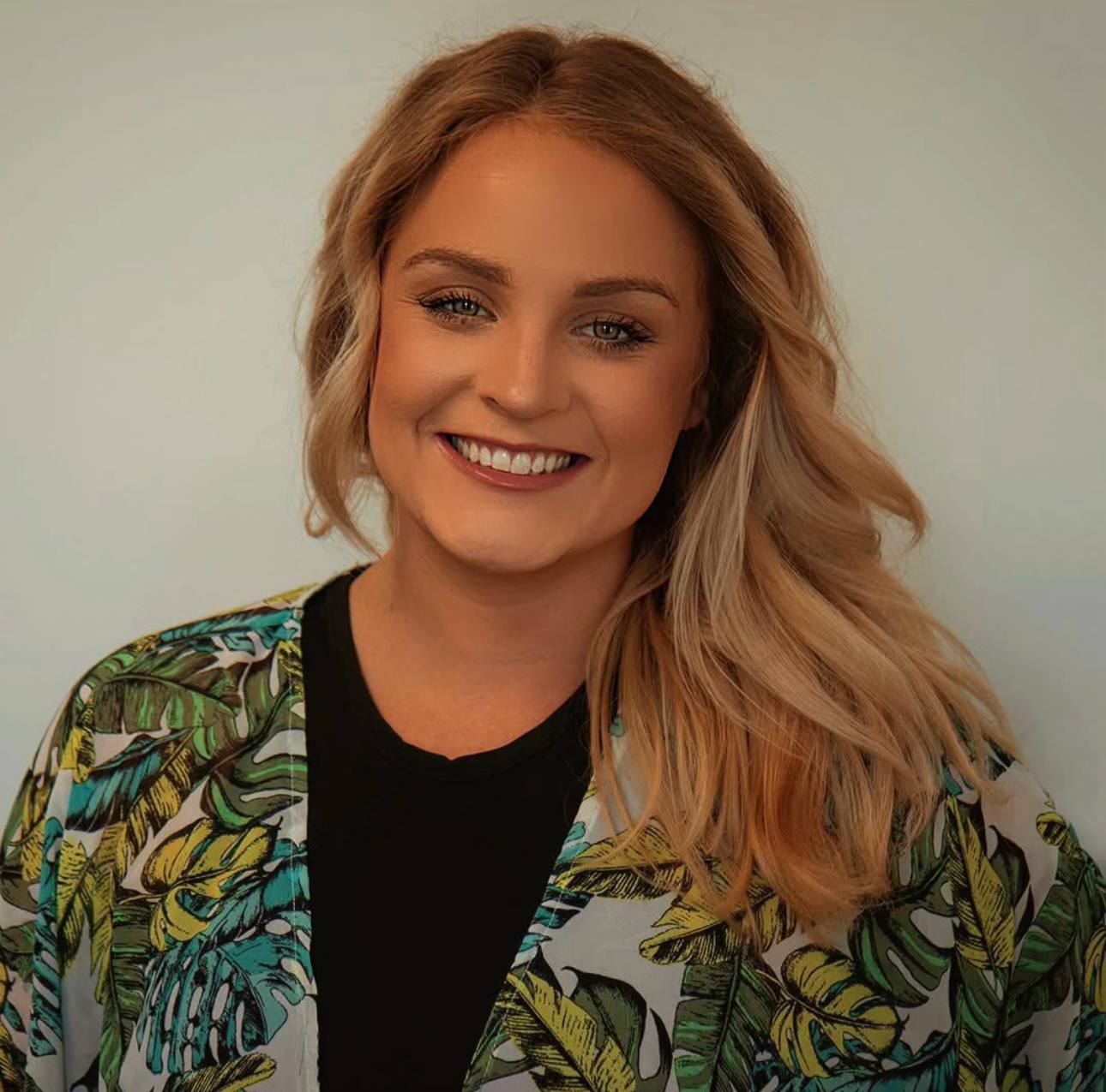 Deirdre, founder and creative director of Pixely Peach Studios, smiling in a professional headshot